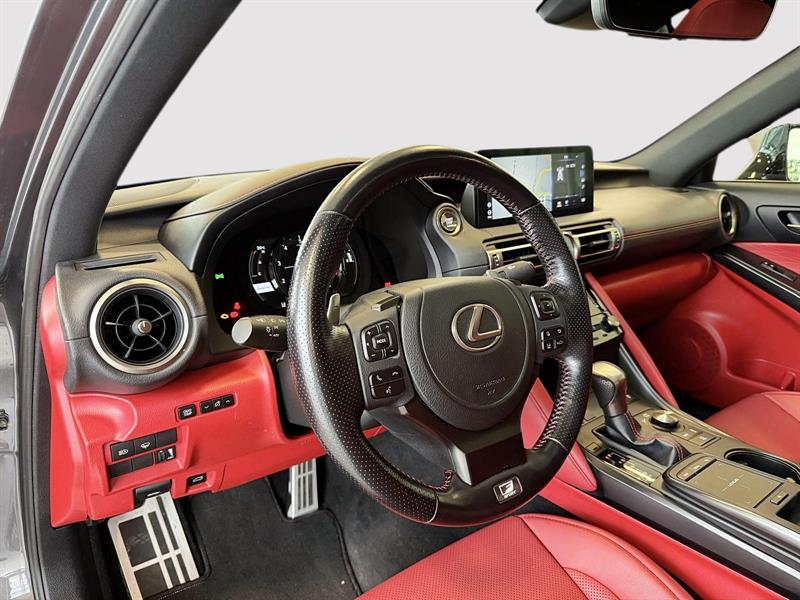 lexus IS 300 2022 - 24