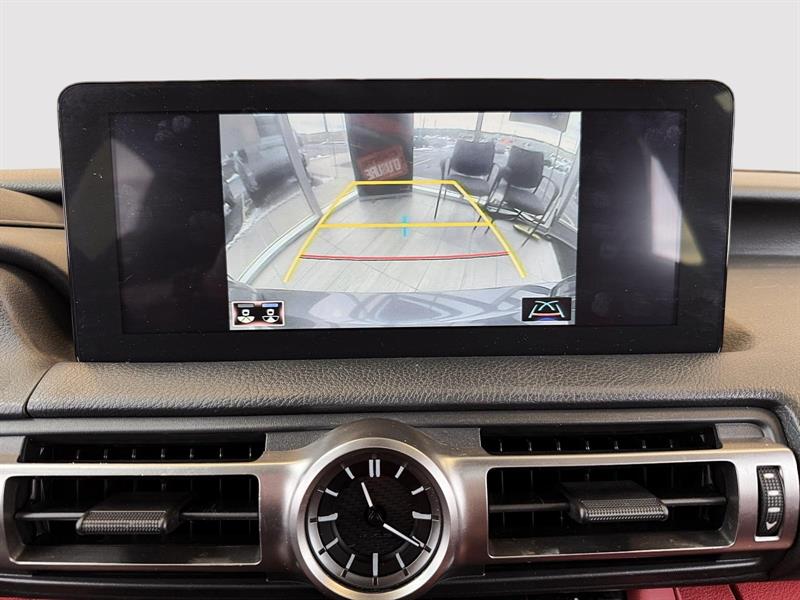 lexus IS 300 2022 - 26