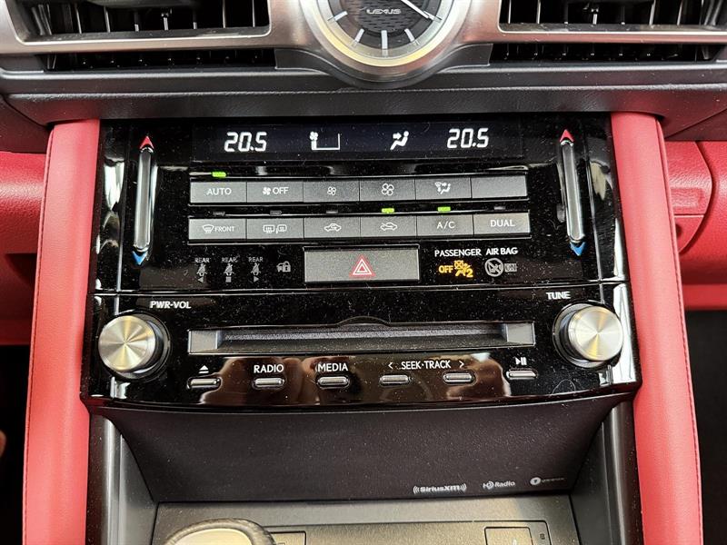 lexus IS 300 2022 - 27