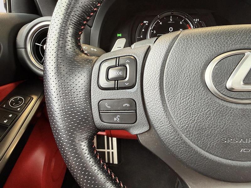 lexus IS 300 2022 - 33