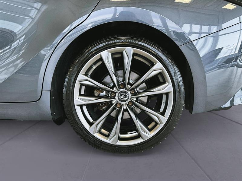 lexus IS 300 2022 - 37