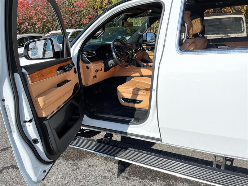 jeep Grand Wagoneer 2022 - 13