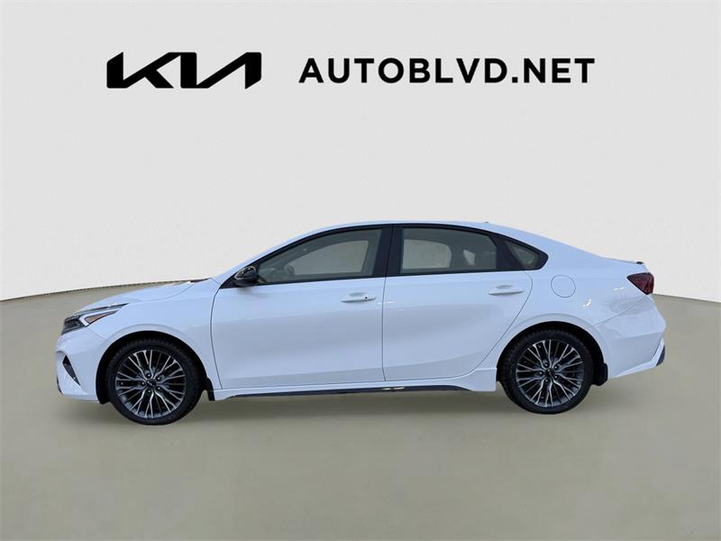 kia Forte 2022 - 11