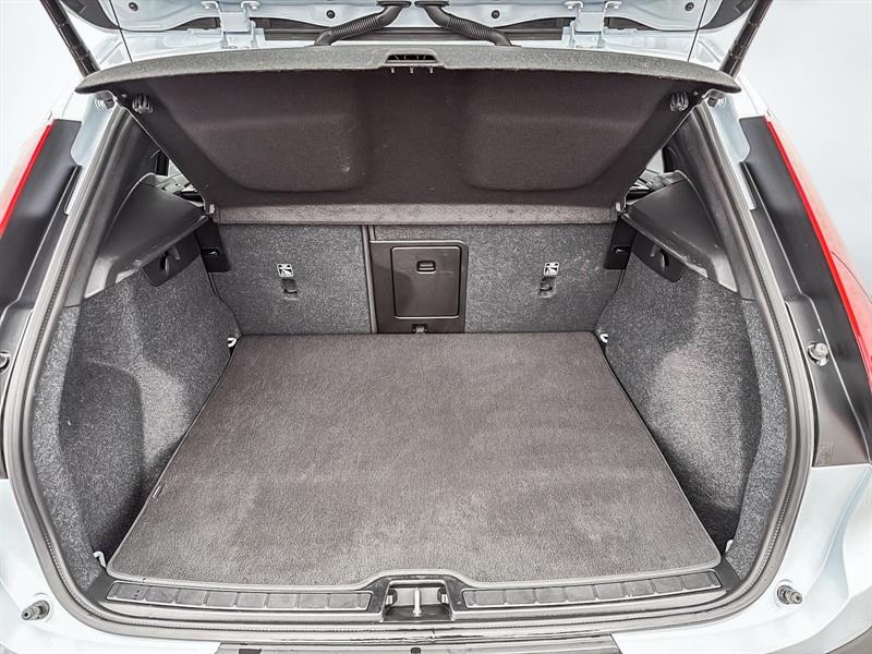 volvo XC40 2025 - 16