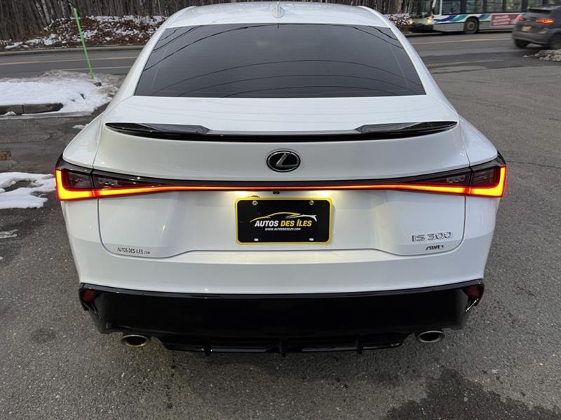 lexus IS  2022 - 13