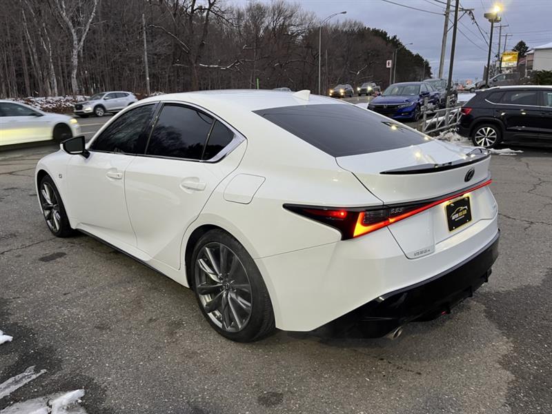 lexus IS  2022 - 16