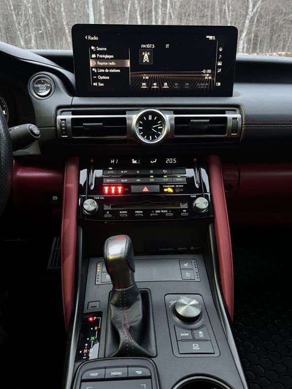 lexus IS  2022 - 25