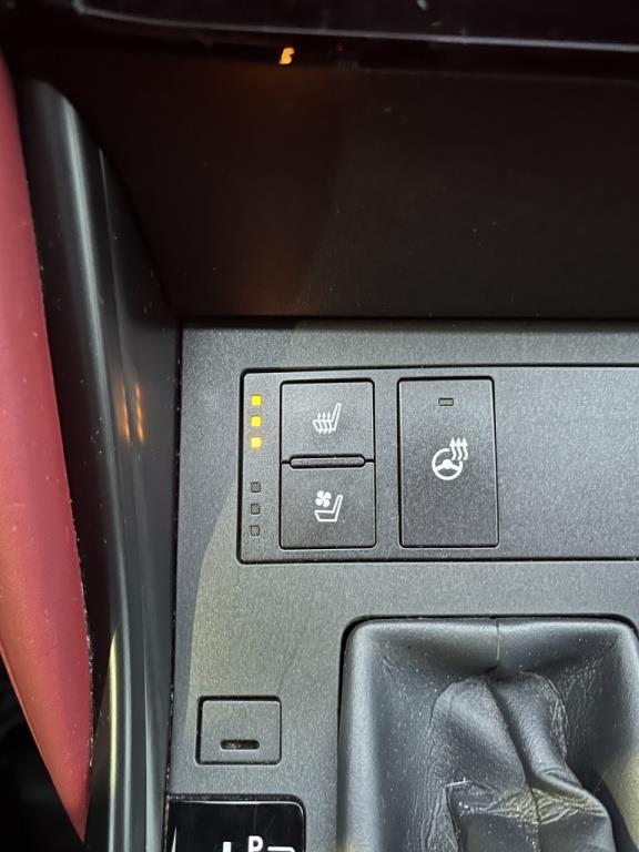 lexus IS  2022 - 28