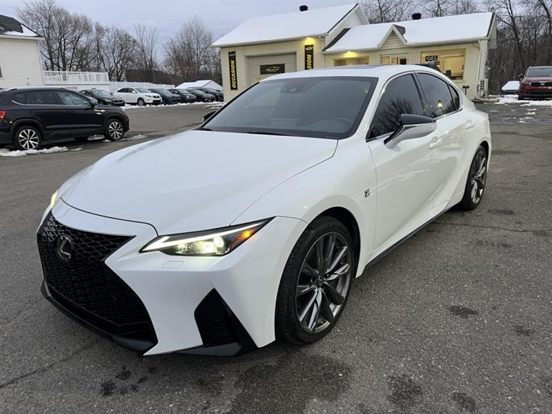 lexus IS  2022 - 36