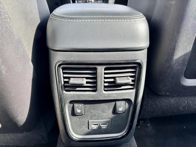 chrysler 300 2023 - 13