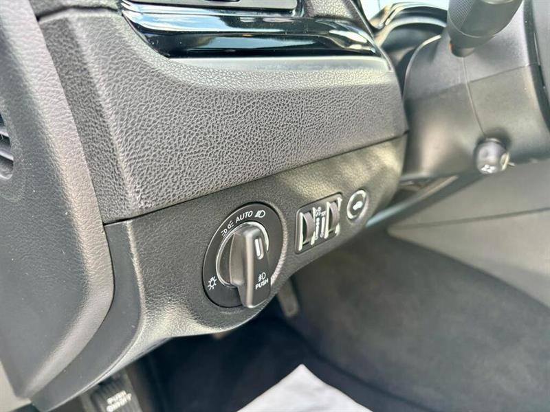 chrysler 300 2023 - 18