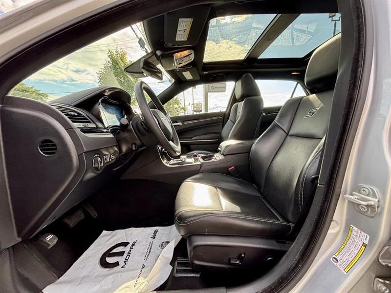 chrysler 300 2023 - 19