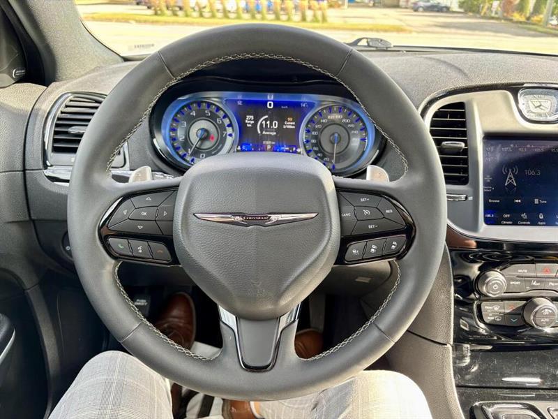 chrysler 300 2023 - 21