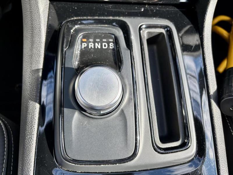 chrysler 300 2023 - 26