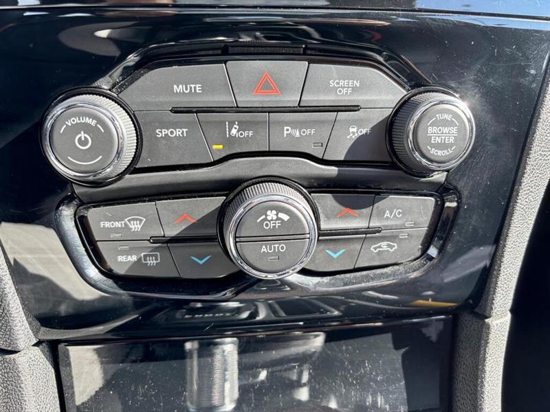 chrysler 300 2023 - 27