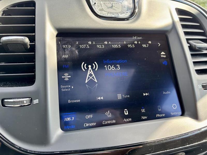 chrysler 300 2023 - 28