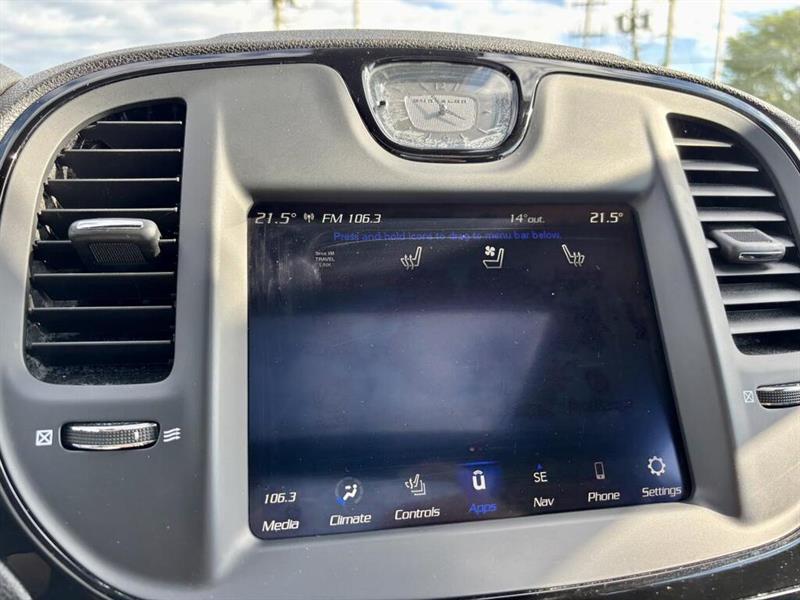 chrysler 300 2023 - 31