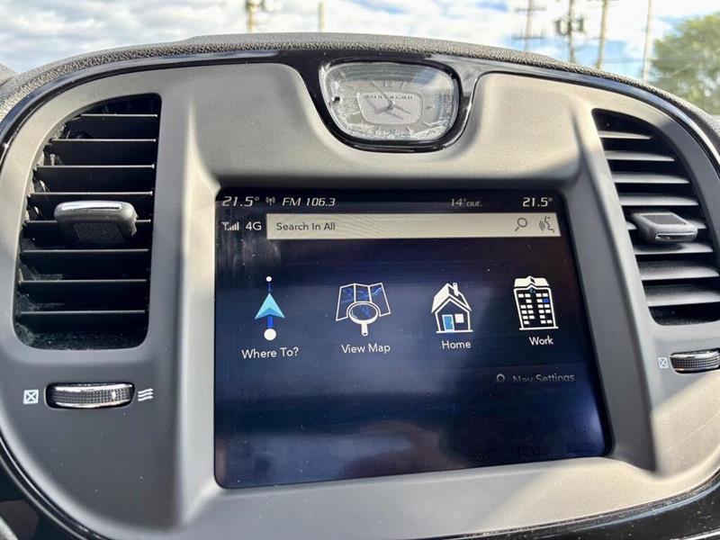 chrysler 300 2023 - 32