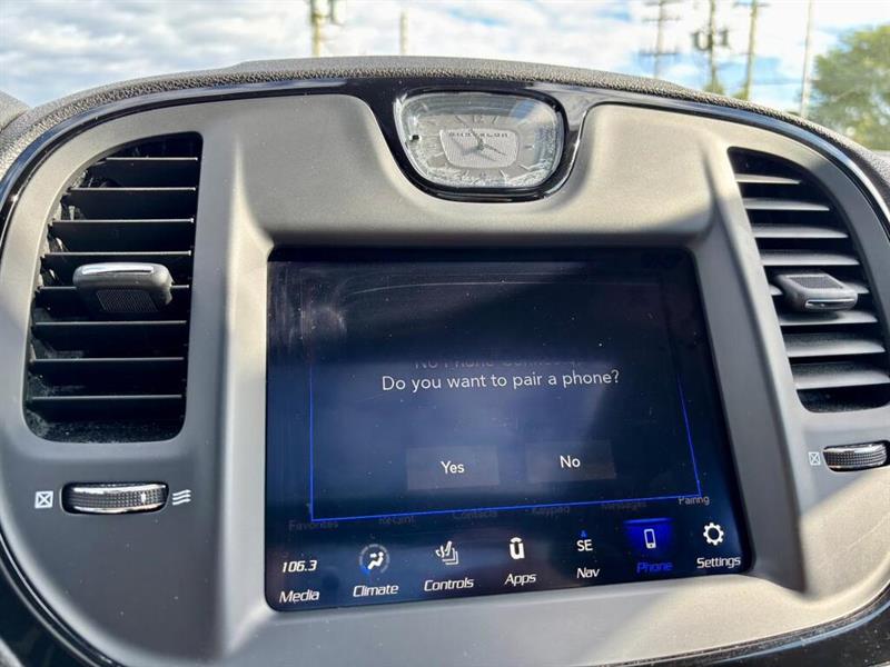 chrysler 300 2023 - 33