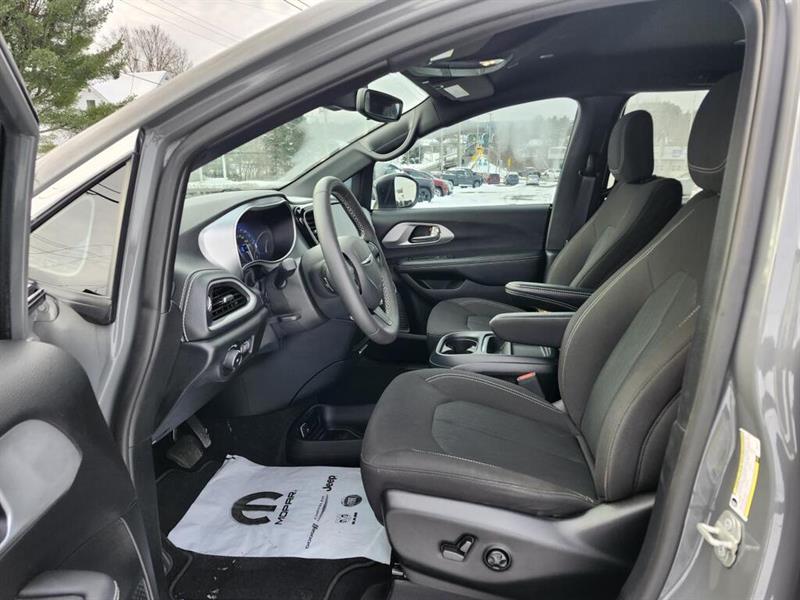 chrysler Pacifica 2023 - 26