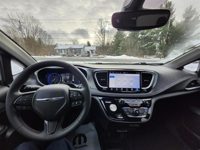 chrysler Pacifica 2023 - 45