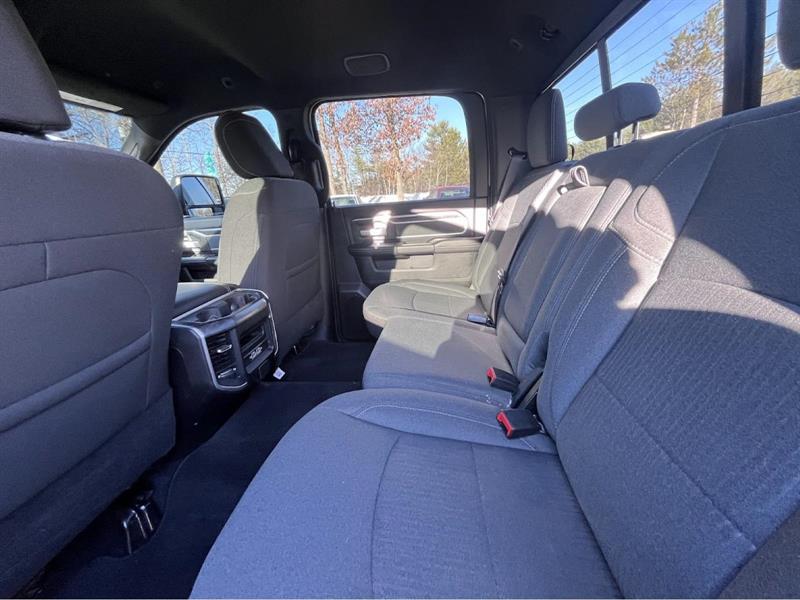 ram 2500 Big Horn 2023 - 16