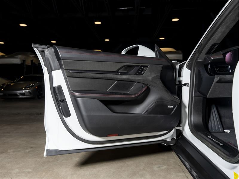 porsche Taycan 2023 - 24