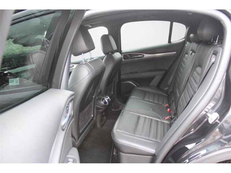 alfa romeo Stelvio 2018 - 11