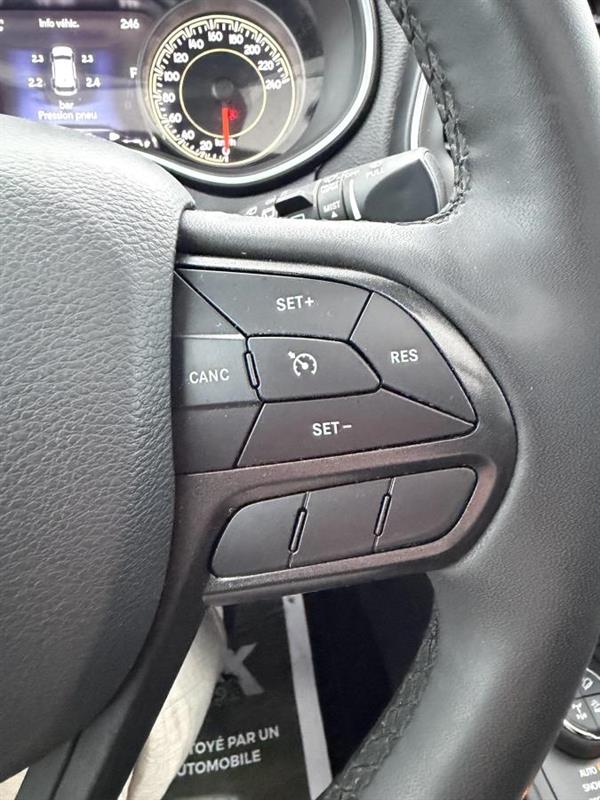 jeep Cherokee 2022 - 16