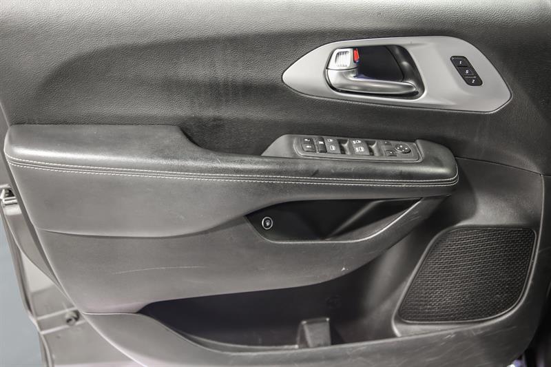 chrysler Pacifica Hybrid 2022 - 11