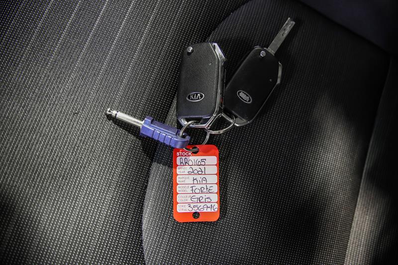 kia Forte 2021 - 27