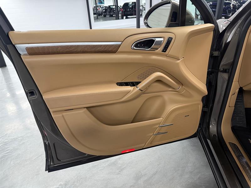 porsche Cayenne 2016 - 25