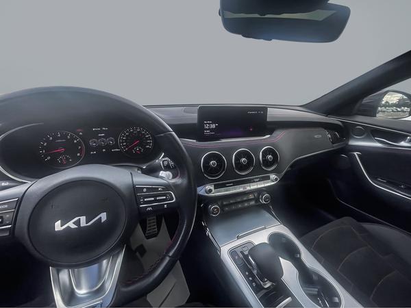 kia Stinger 2023 - 12