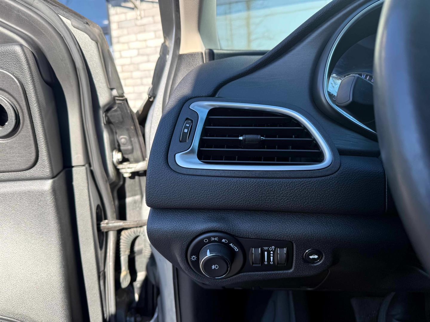 chrysler 200 2016 - 23