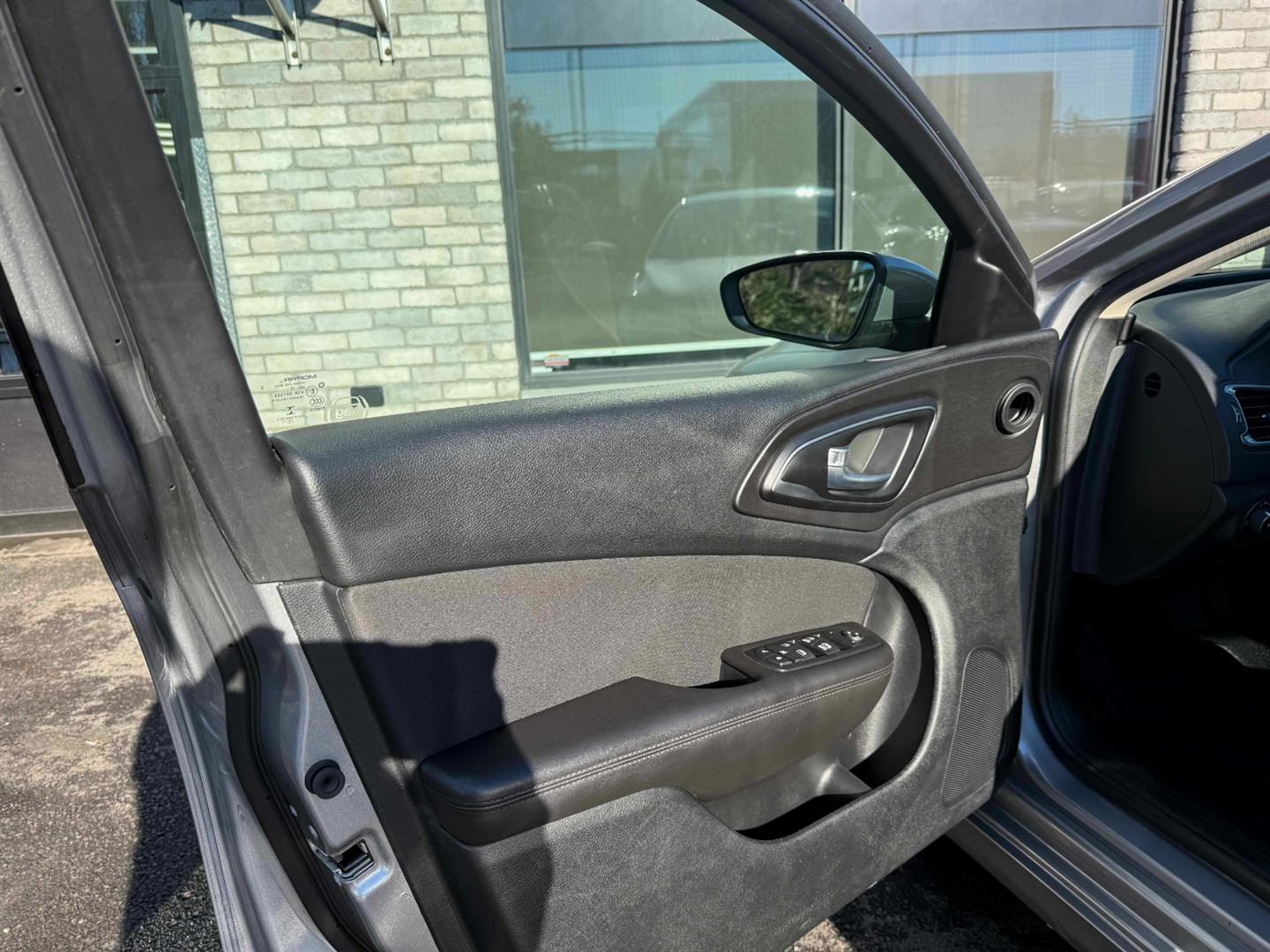 chrysler 200 2016 - 24