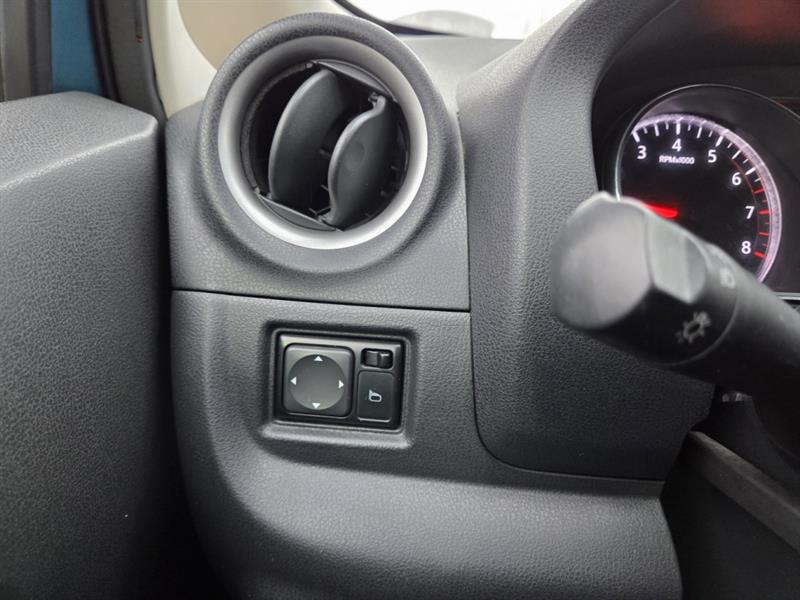 nissan Versa Note 2014 - 28