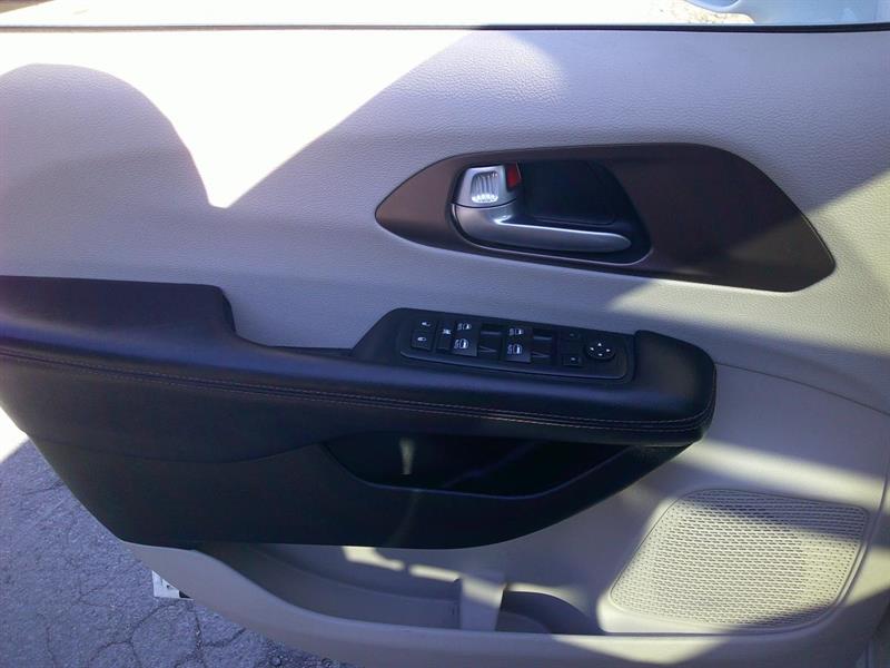 chrysler Pacifica 2017 - 9