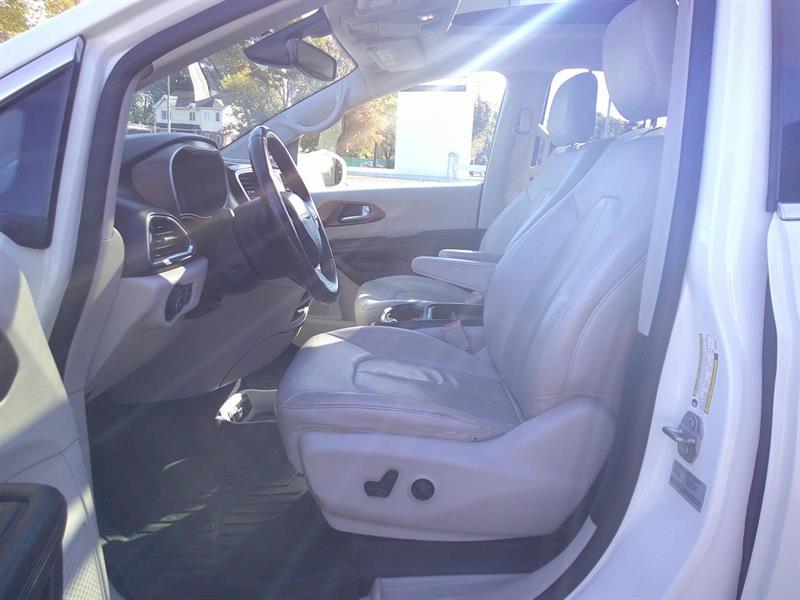 chrysler Pacifica 2017 - 10