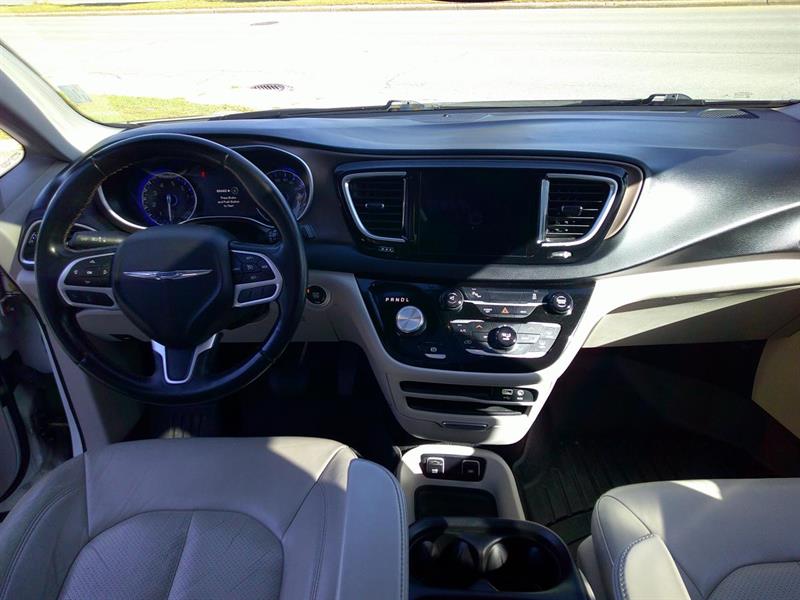 chrysler Pacifica 2017 - 11