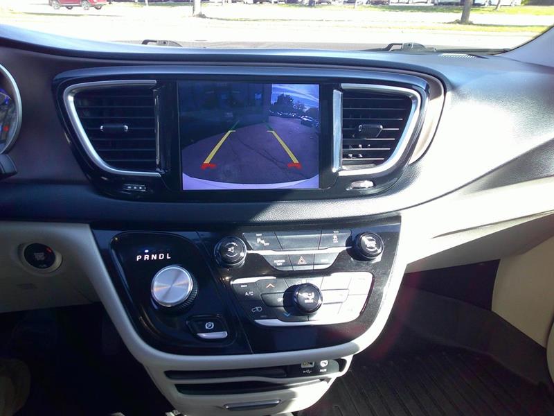 chrysler Pacifica 2017 - 12