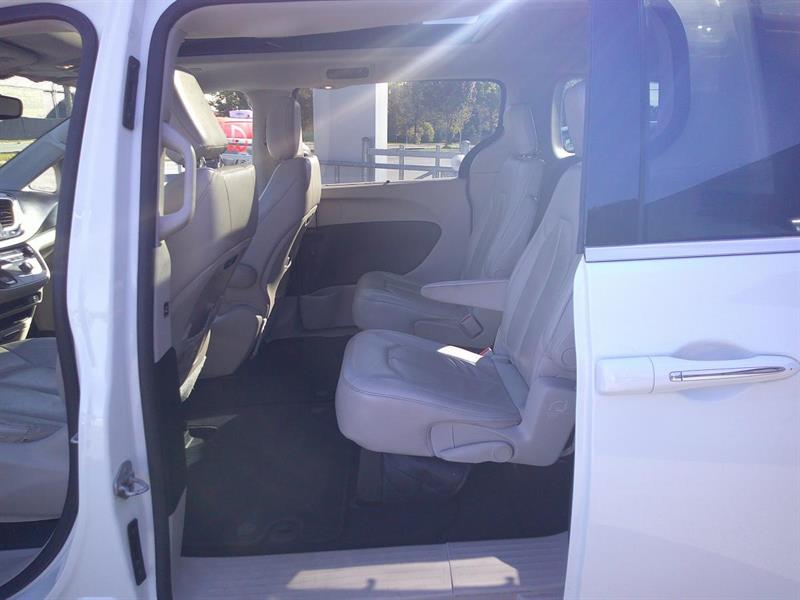 chrysler Pacifica 2017 - 13