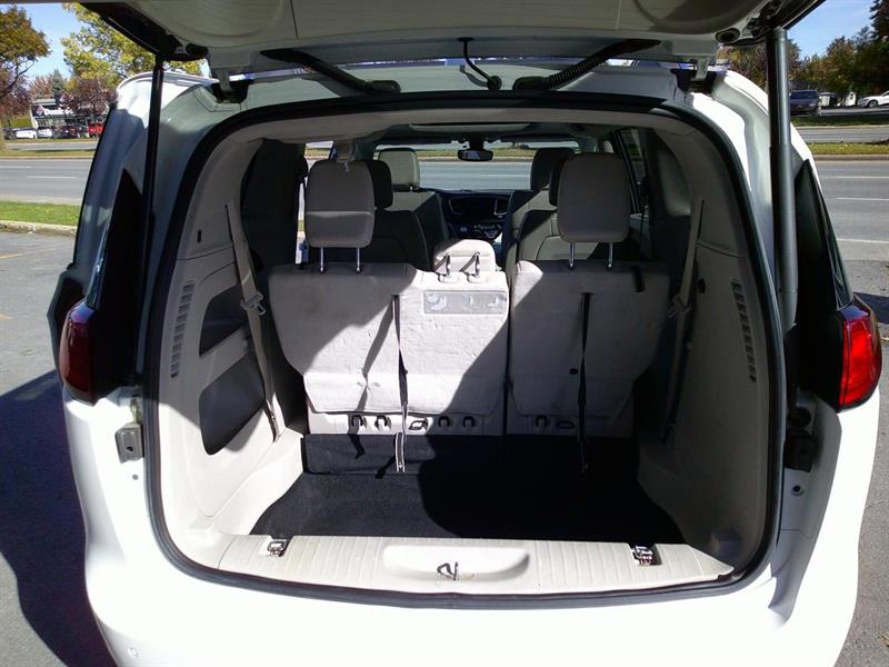 chrysler Pacifica 2017 - 16