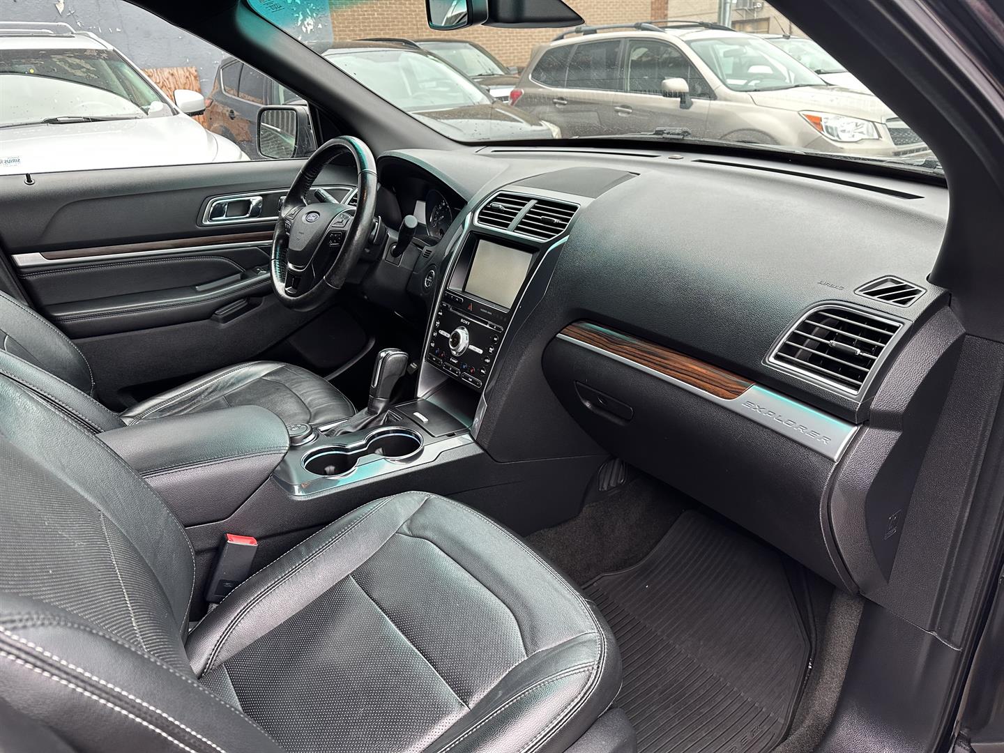 ford Explorer 2016 - 14