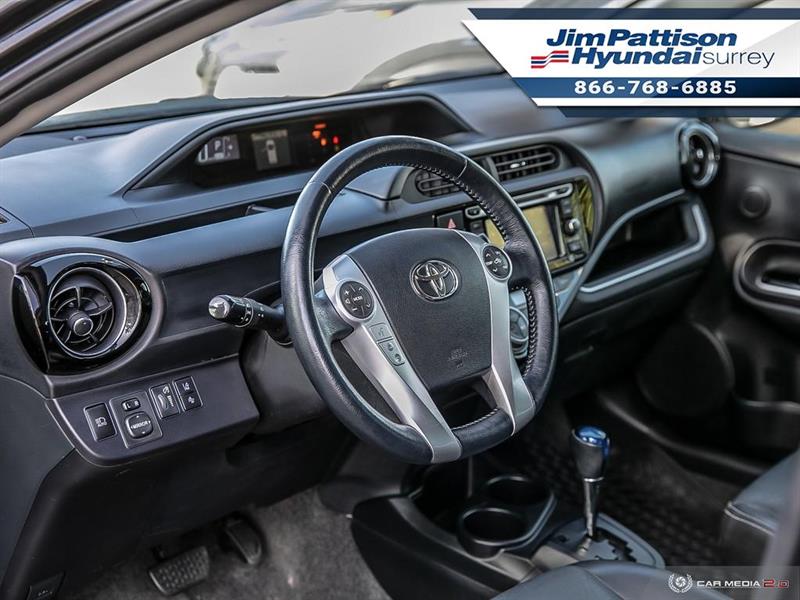 toyota Prius c 2016 - 13