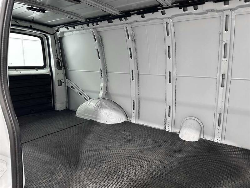 gmc Savana 2023 - 15