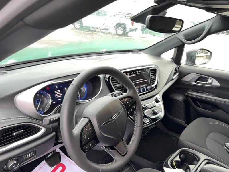 chrysler Pacifica 2022 - 11