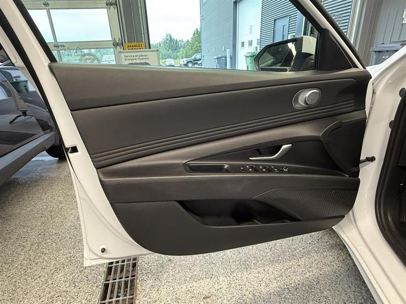 hyundai Elantra hybride 2022 - 12