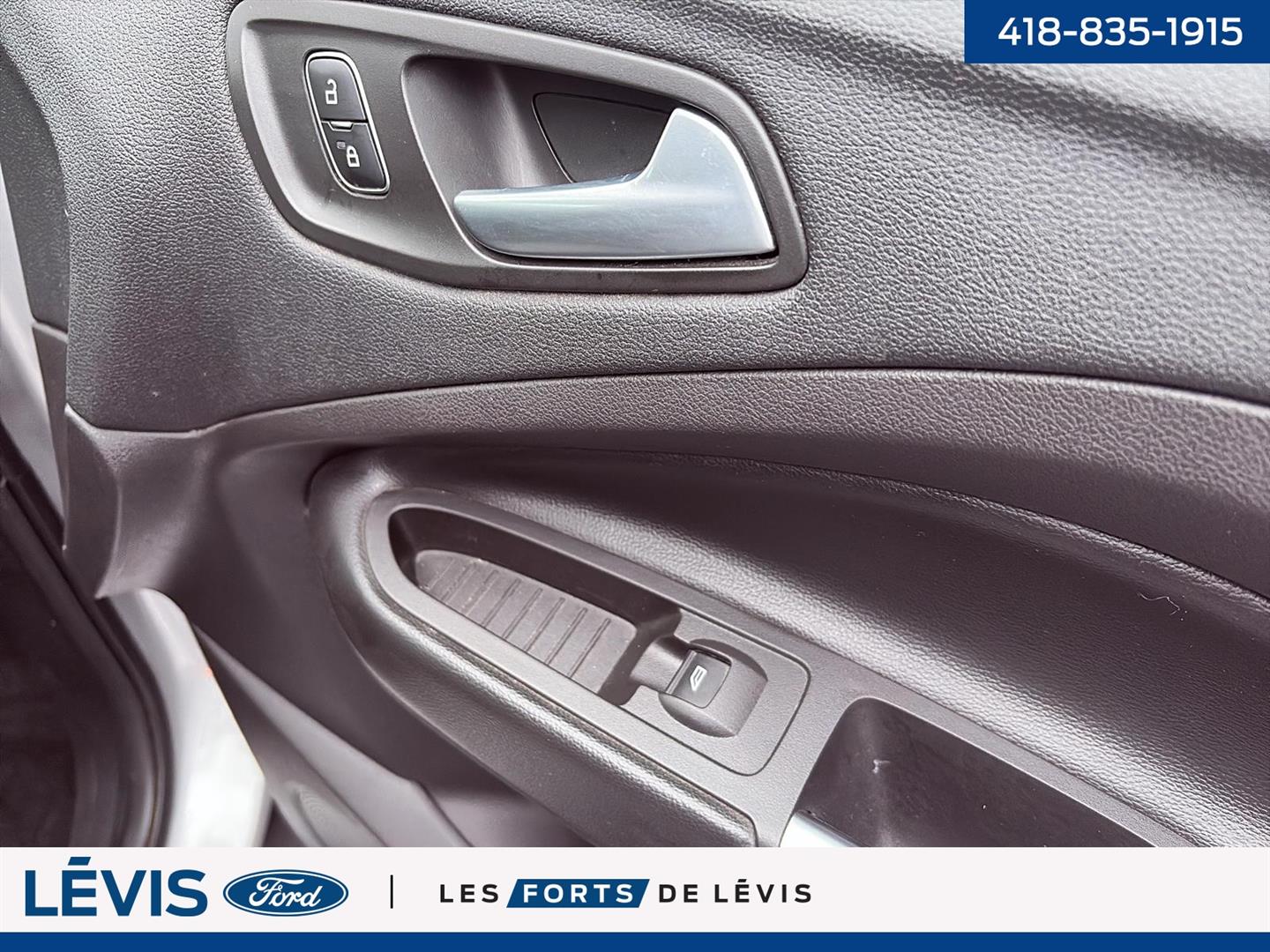 ford Escape 2018 - 24