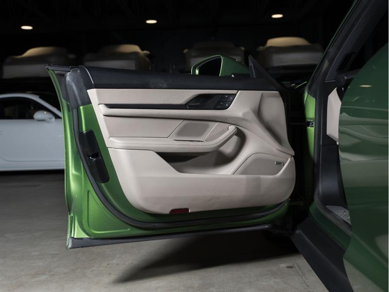 porsche Taycan 2023 - 25