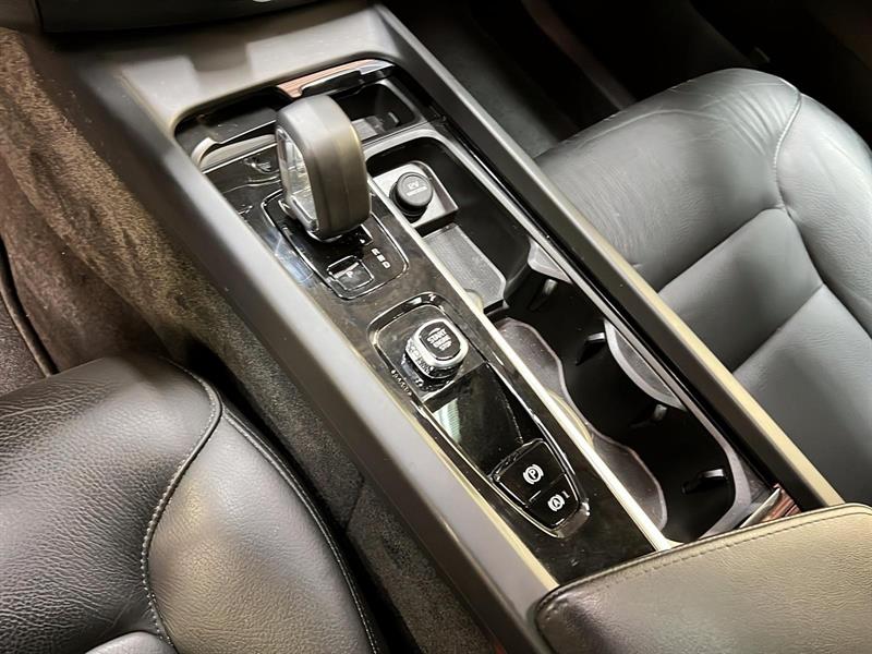 volvo XC60 2023 - 16